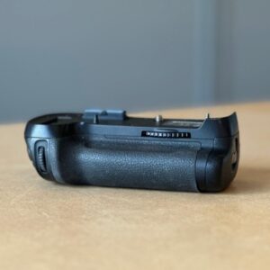 Alternative view of Nikon MB-D12 verticale grip occasion