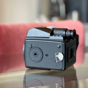 Alternative view of Pentax 645 camera (BTW artikel)