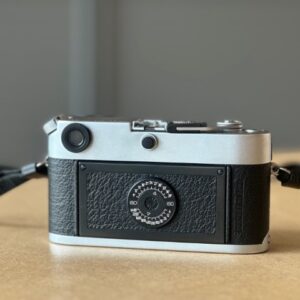 Alternative view of LEICA M6 0.72 (10414) chrome