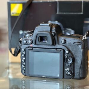 Alternative view of Nikon D750 body