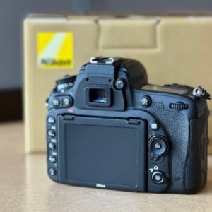 Alternative view of Nikon D750 body