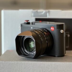 Alternative view of Leica 19080 Q3 zwart