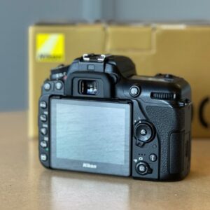 Alternative view of Nikon D7500 Body