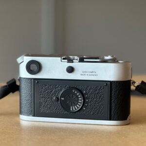 Alternative view of Leica M7 0.72 (10504) chrome