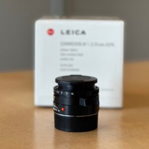 Alternative view of Leica Summicron-M 35mm f/2 ASPH Lens (6-Bit / Mint / OVP)