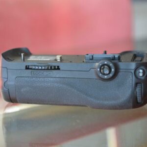 Alternative view of Nikon MB-D12 verticale grip occasion