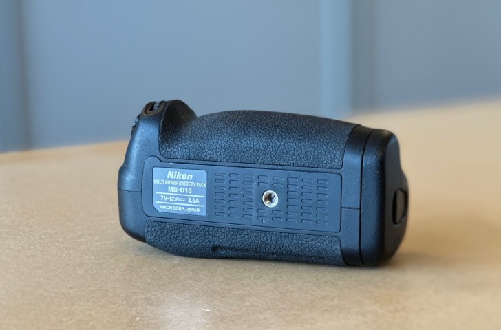 Nikon MB-D18 verticale grip - Afbeelding 4