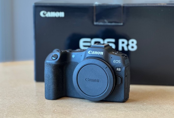 CANON EOS R8 body