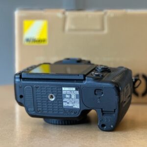 Gebruikte Nikon D750 onderkant met batterijvak