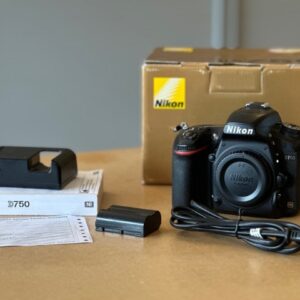 Nikon D750 body met meegeleverde accu en lader