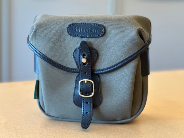 Billingham Hadley Digital (Sage FibreNyte / Black Leather)