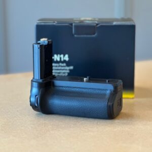 Alternative view of Nikon MB-N14 Power Battery Pack