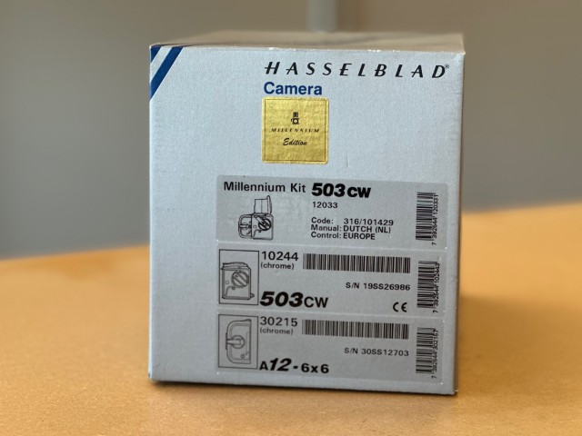 Hasselblad 503CW Millennium Edition + A12 Magazijn (Mint / OVP) - Afbeelding 13