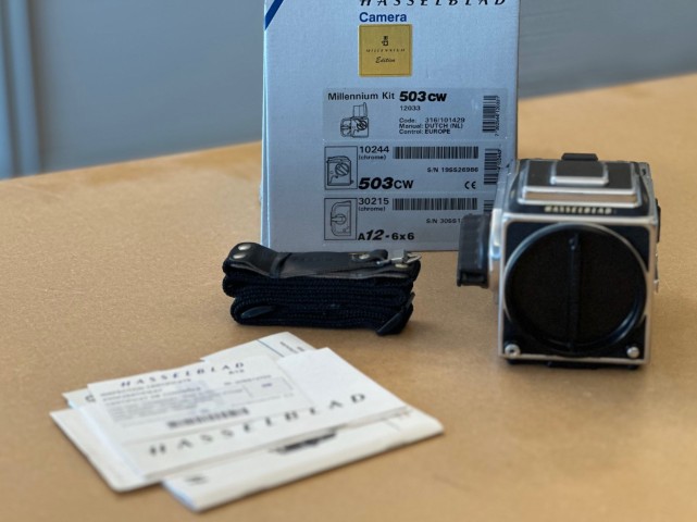 Hasselblad 503CW Millennium Edition + A12 Magazijn (Mint / OVP) - Afbeelding 12