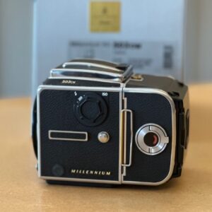 Hasselblad 503CW Millennium Edition + A12 Magazijn (Mint / OVP)
