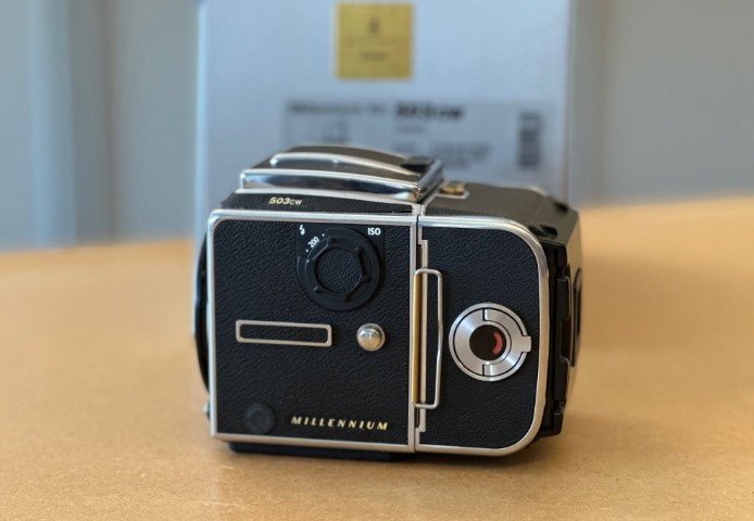 Hasselblad 503CW Millennium Edition + A12 Magazijn (Mint / OVP)