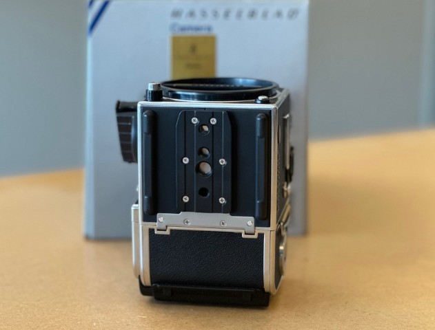 Hasselblad 503CW Millennium Edition + A12 Magazijn (Mint / OVP) - Afbeelding 9