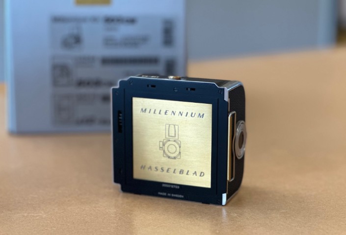 Hasselblad 503CW Millennium Edition + A12 Magazijn (Mint / OVP) - Afbeelding 11