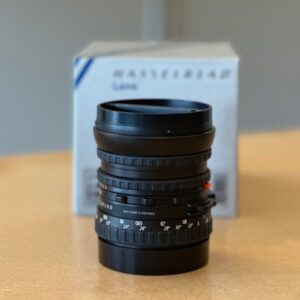 Alternative view of Hasselblad Carl Zeiss Distagon CFi 50mm f/4 T* FLE Lens (Mint / OVP)
